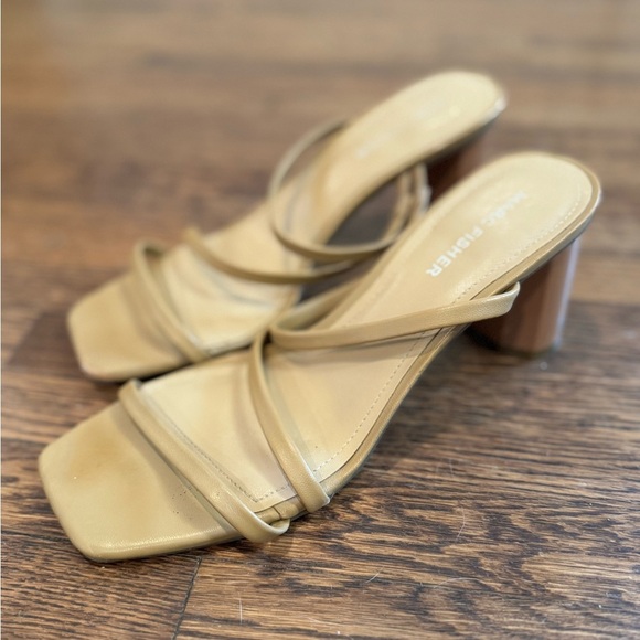 Marc Fisher Tan Sandals with Strappy Design Size 7 - Picture 2 of 4